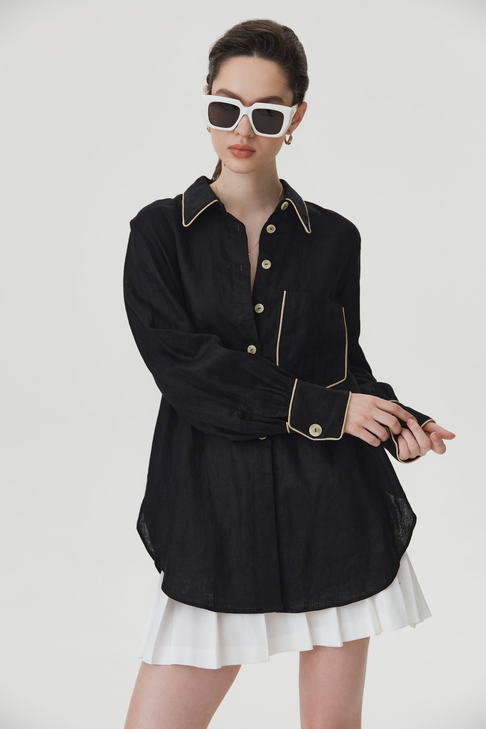 Oversized linen shirt in black