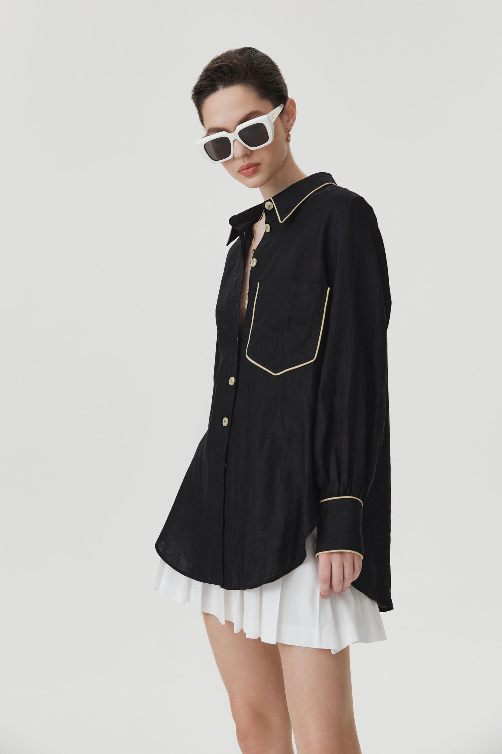 Oversized linen shirt in black