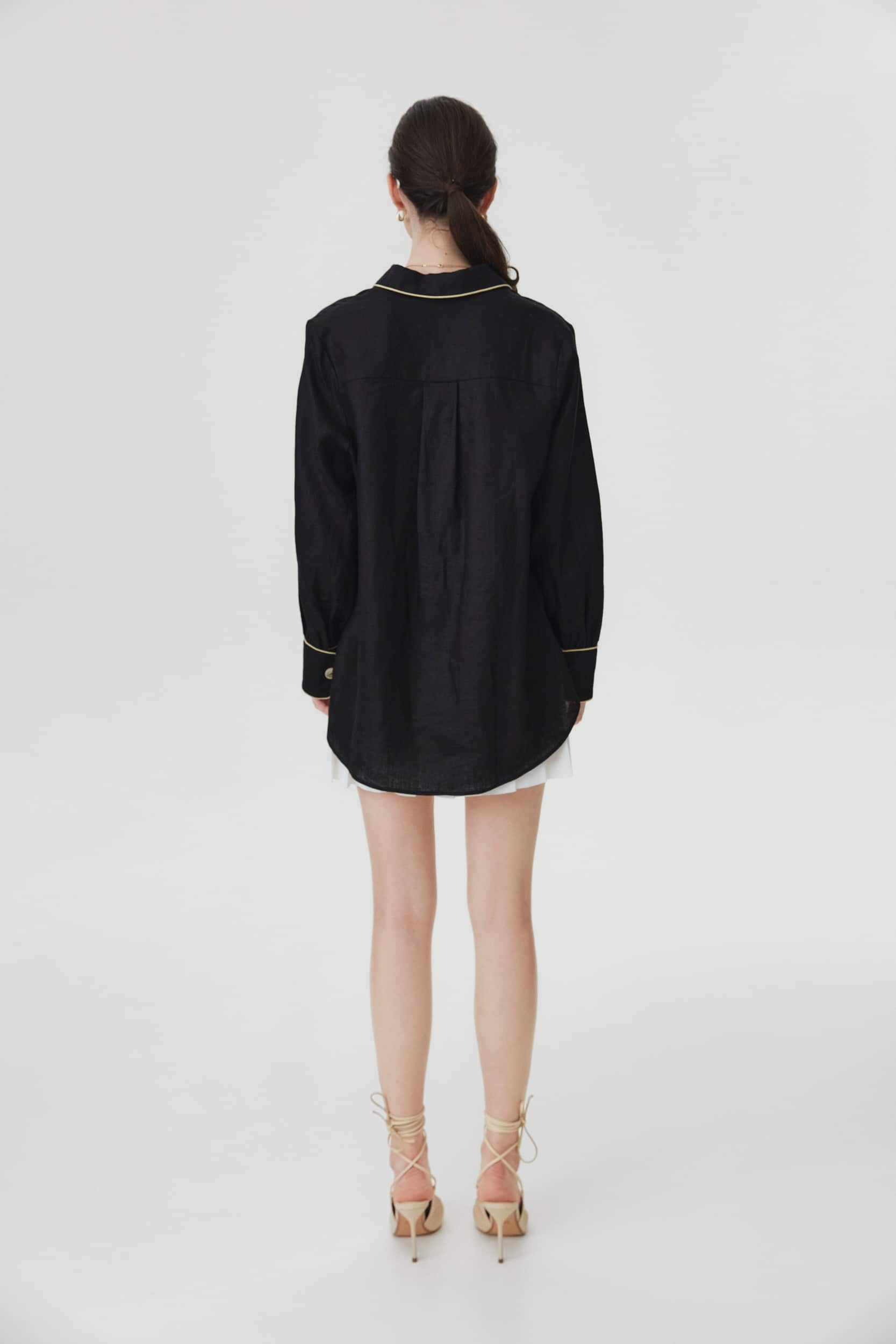Oversized linen shirt in black
