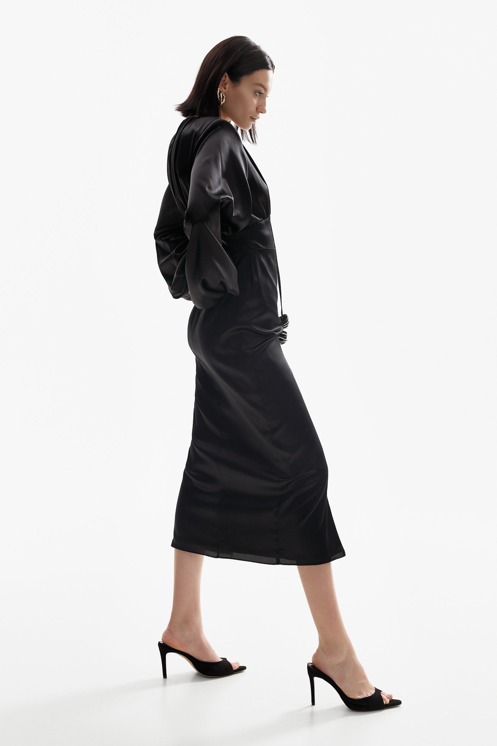 Ample-sleeve silk dress in black
