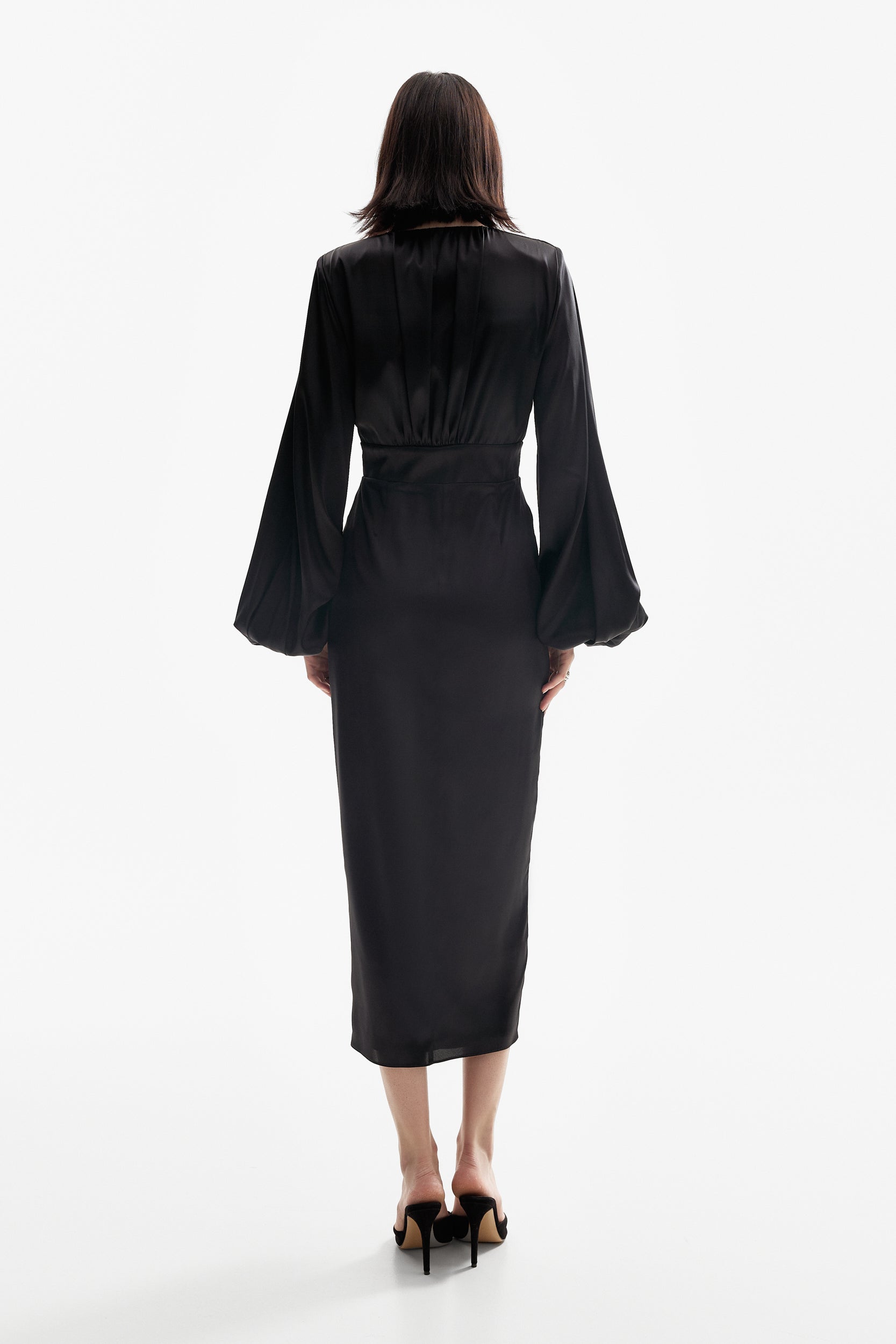 Ample-sleeve silk dress in black