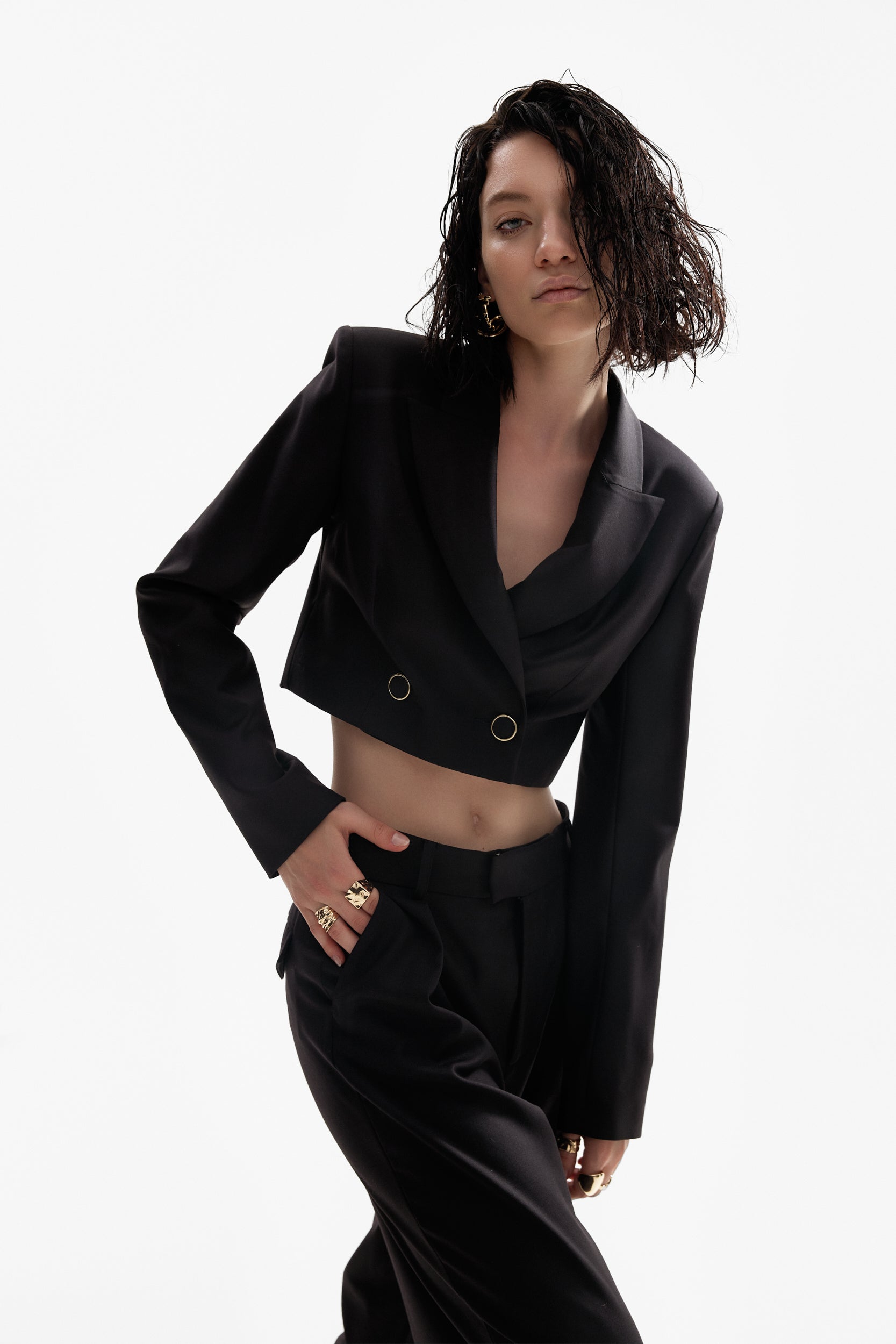 Cropped wool blazer in black