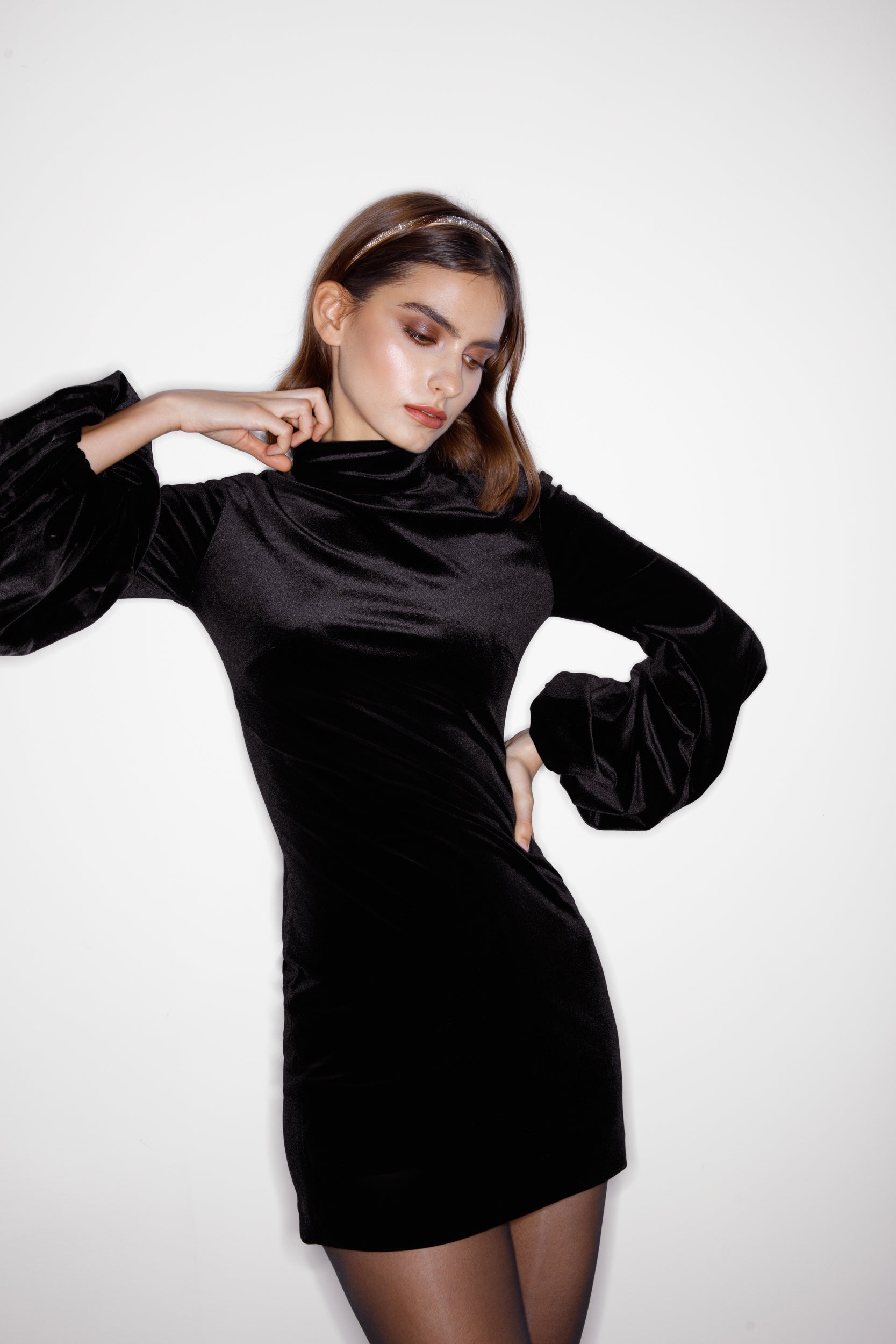 Mini velvet black dress