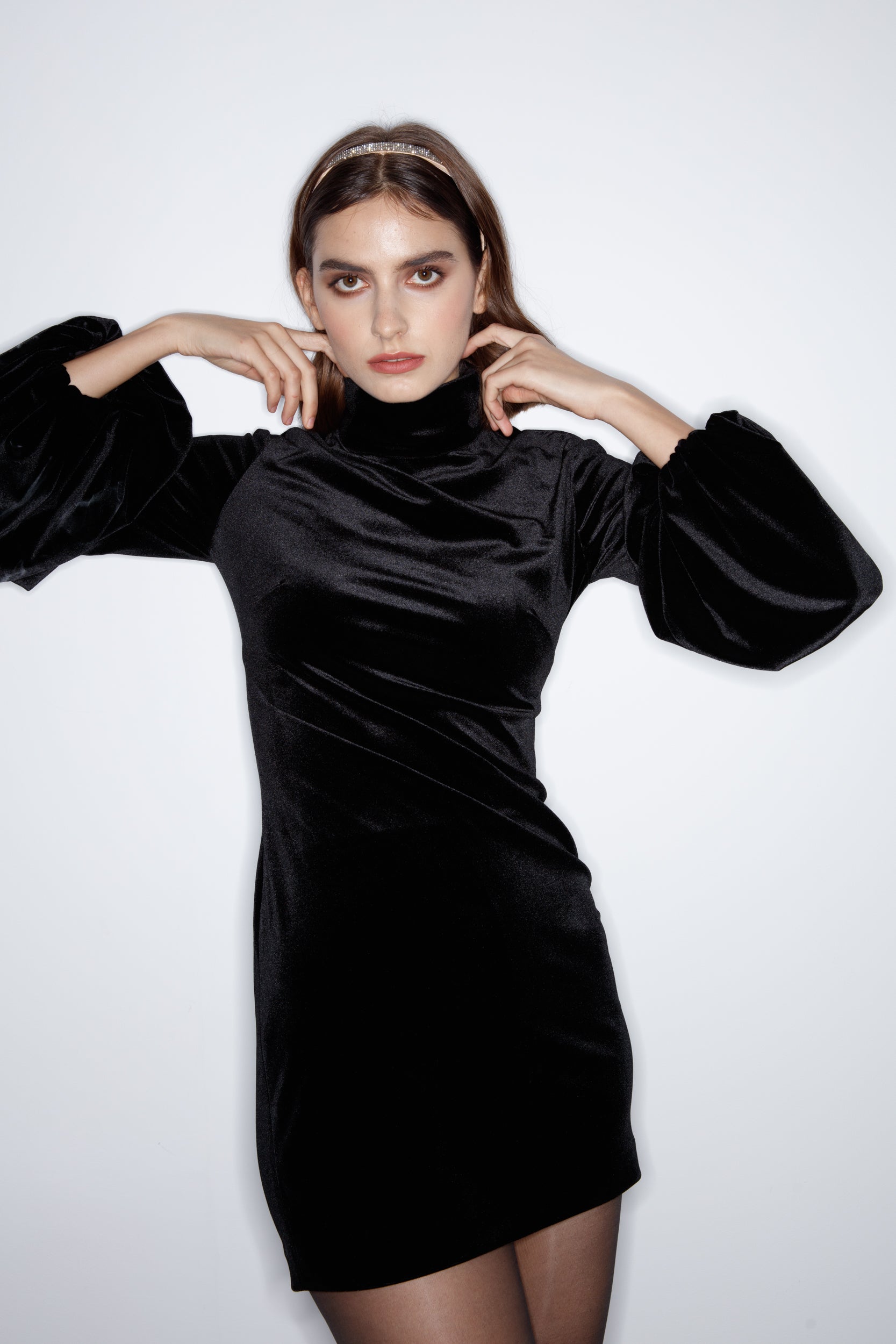 Mini velvet black dress