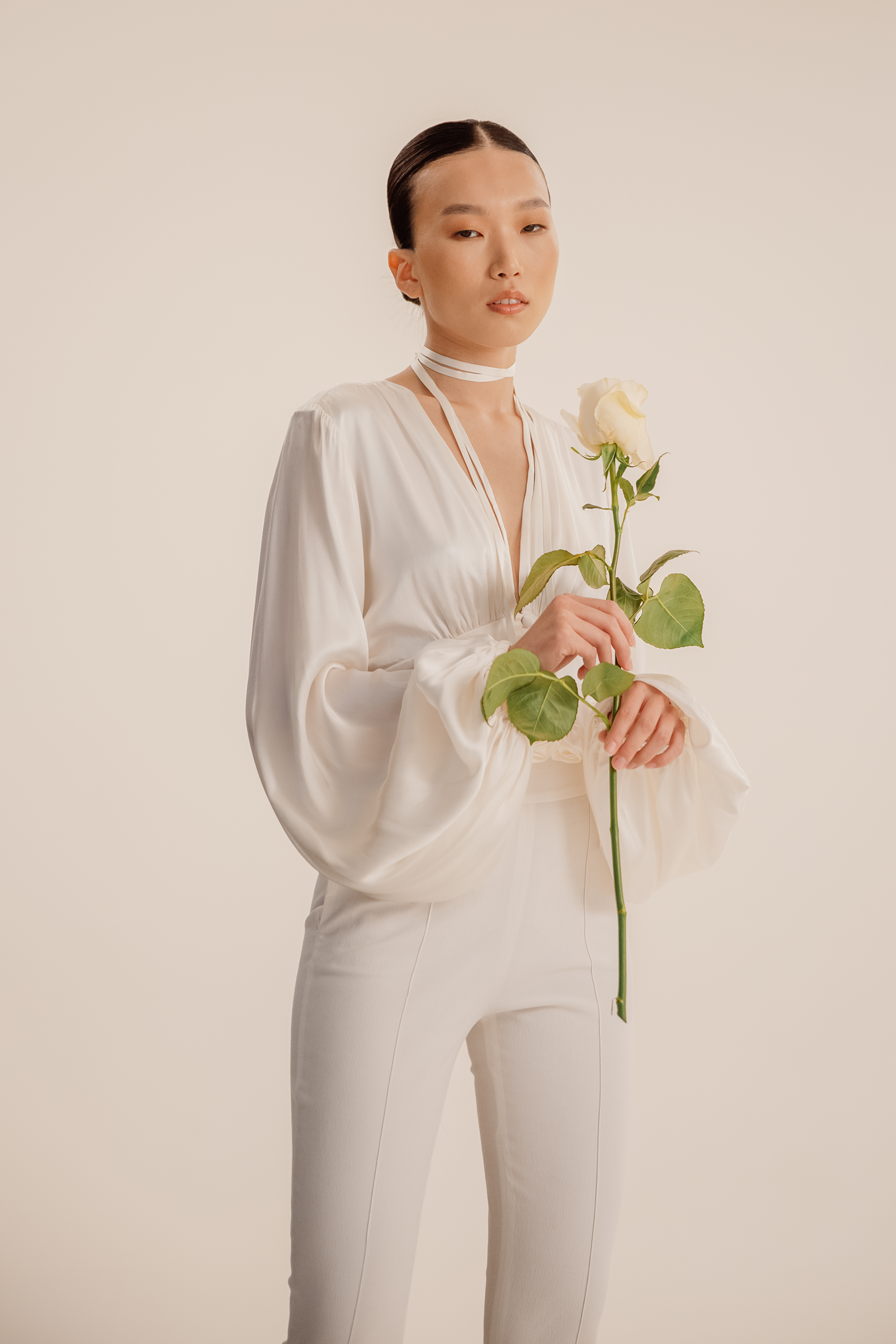 Ample-sleeve satin top in white