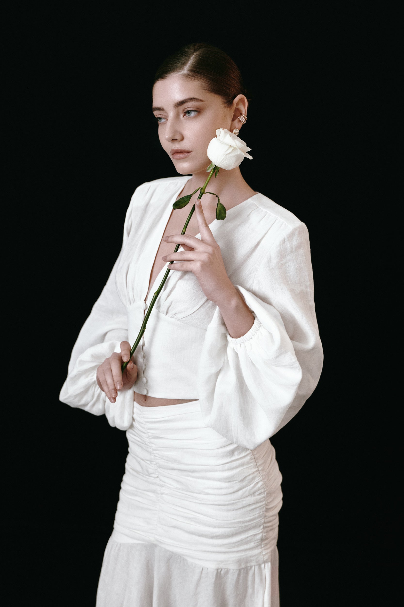 Ample-sleeve linen top in white