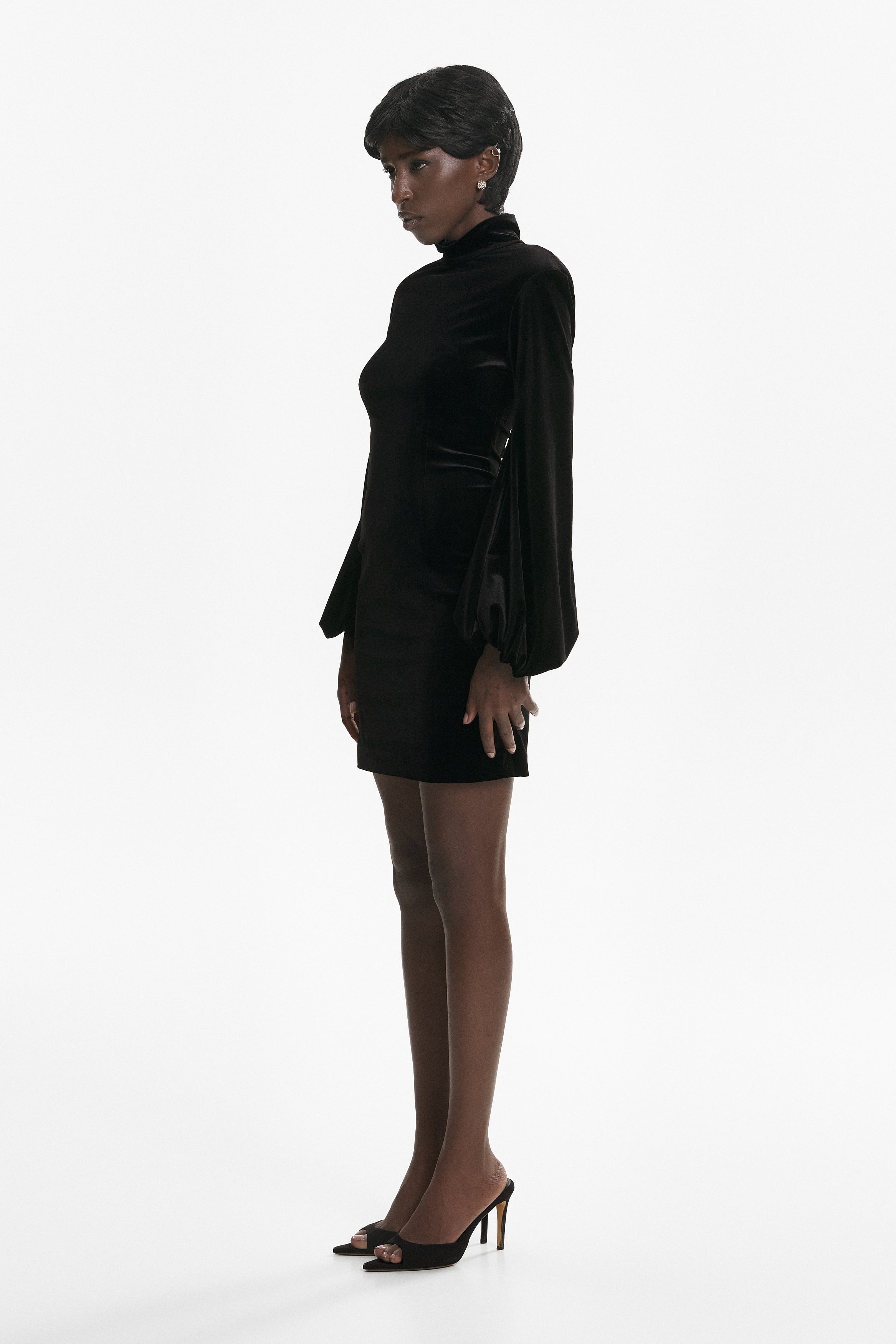 Mini velvet black dress
