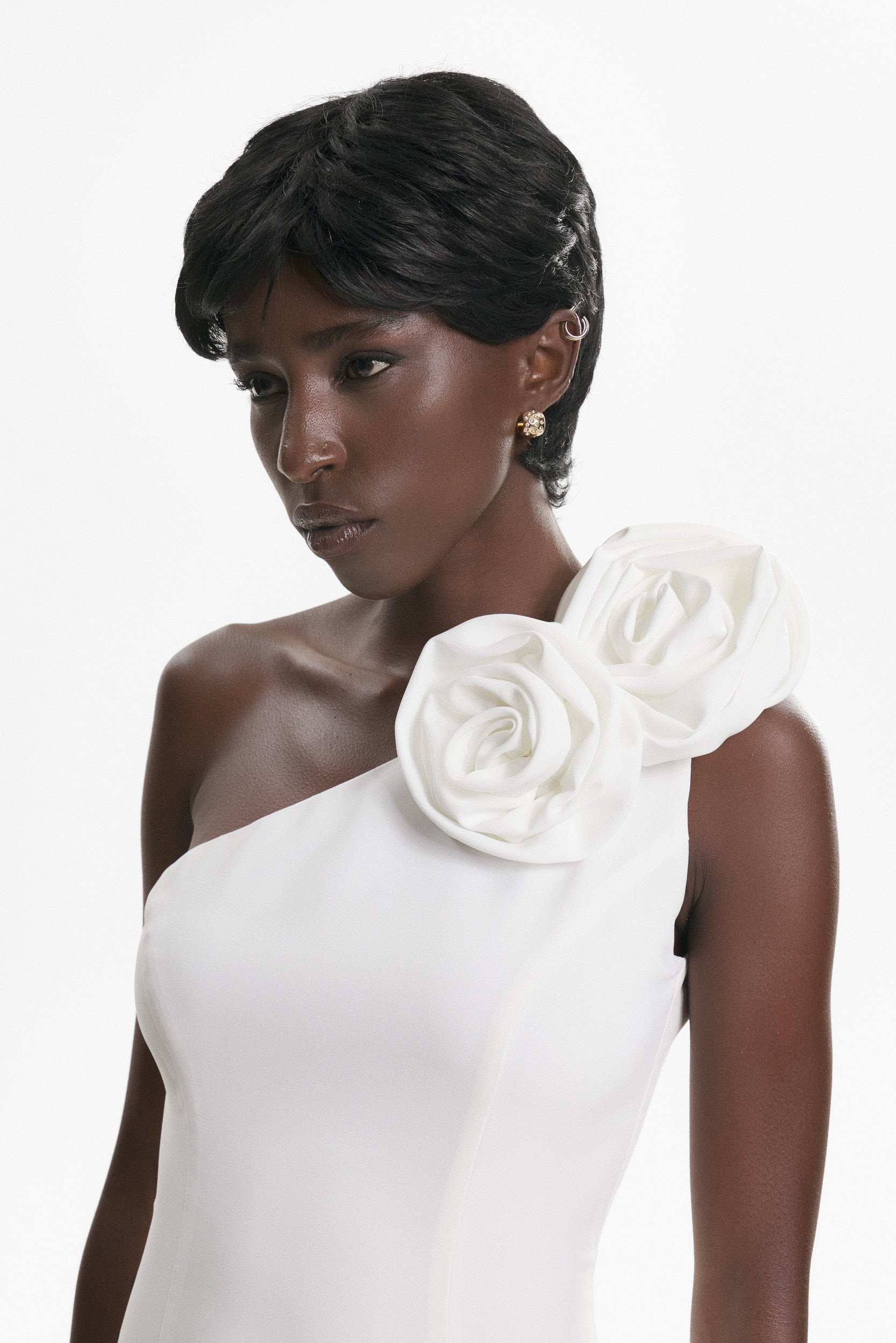 Rosette-appliqué asymmetric crepe dress in white