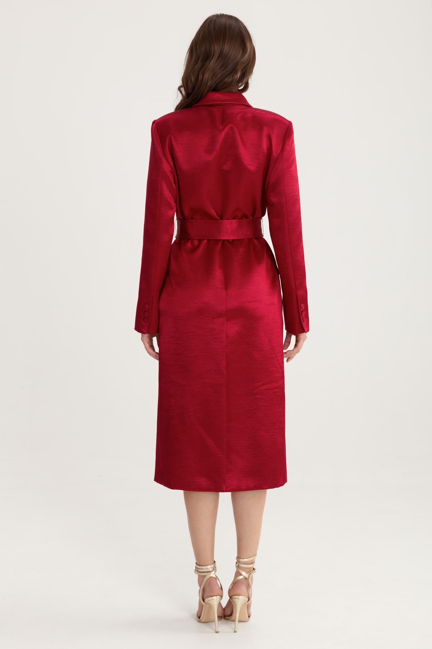 Belted midi trench coat in red satin blend