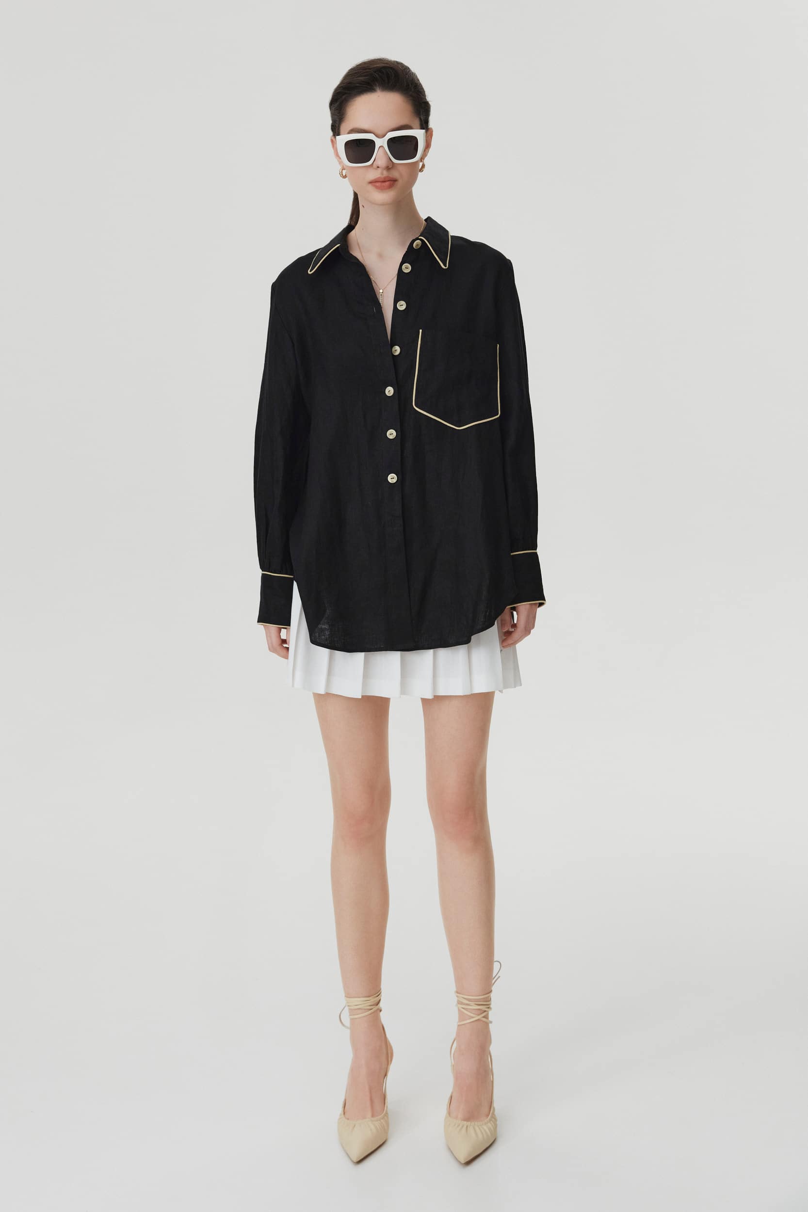 Oversized linen shirt in black