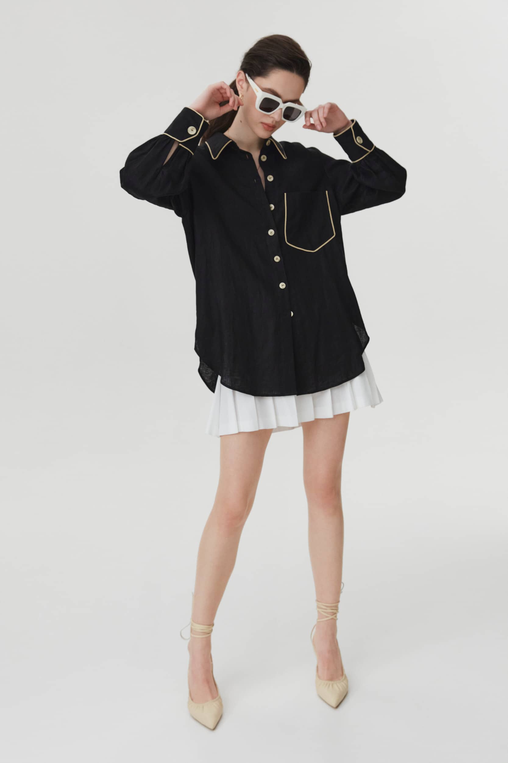 Oversized linen shirt in black