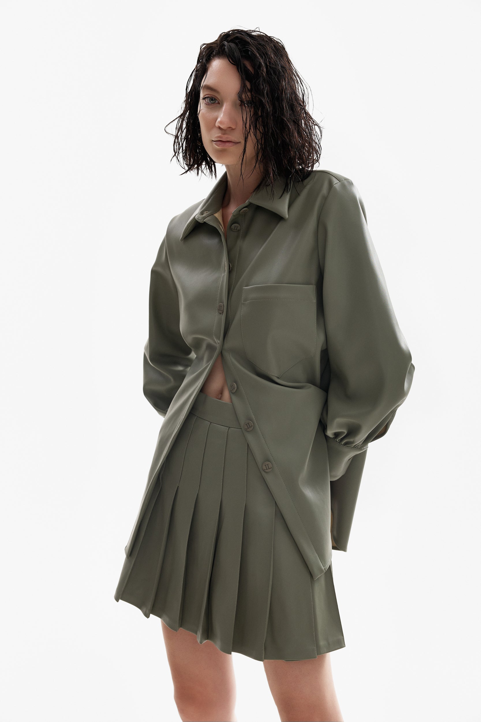 Pleated skirt in olive green