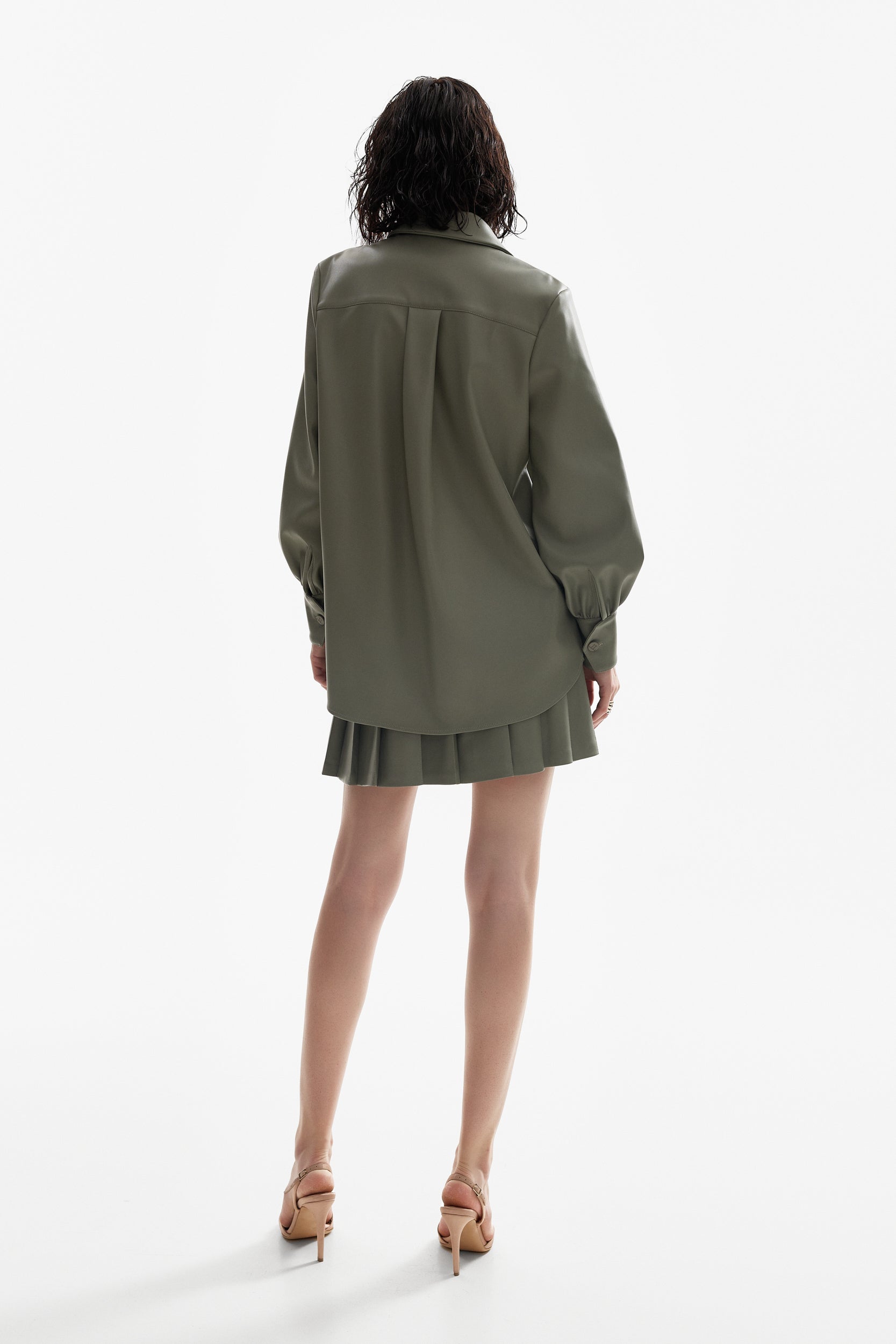 Pleated skirt in olive green