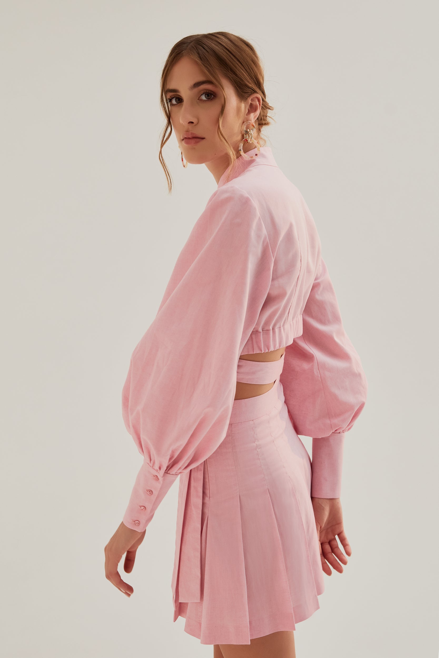 Puffed sleeve cropped linen blouse in pink