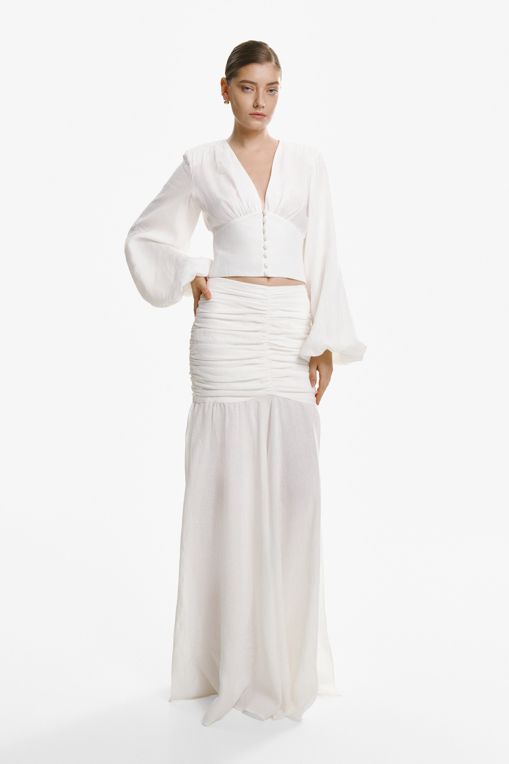 Ample-sleeve linen top in white