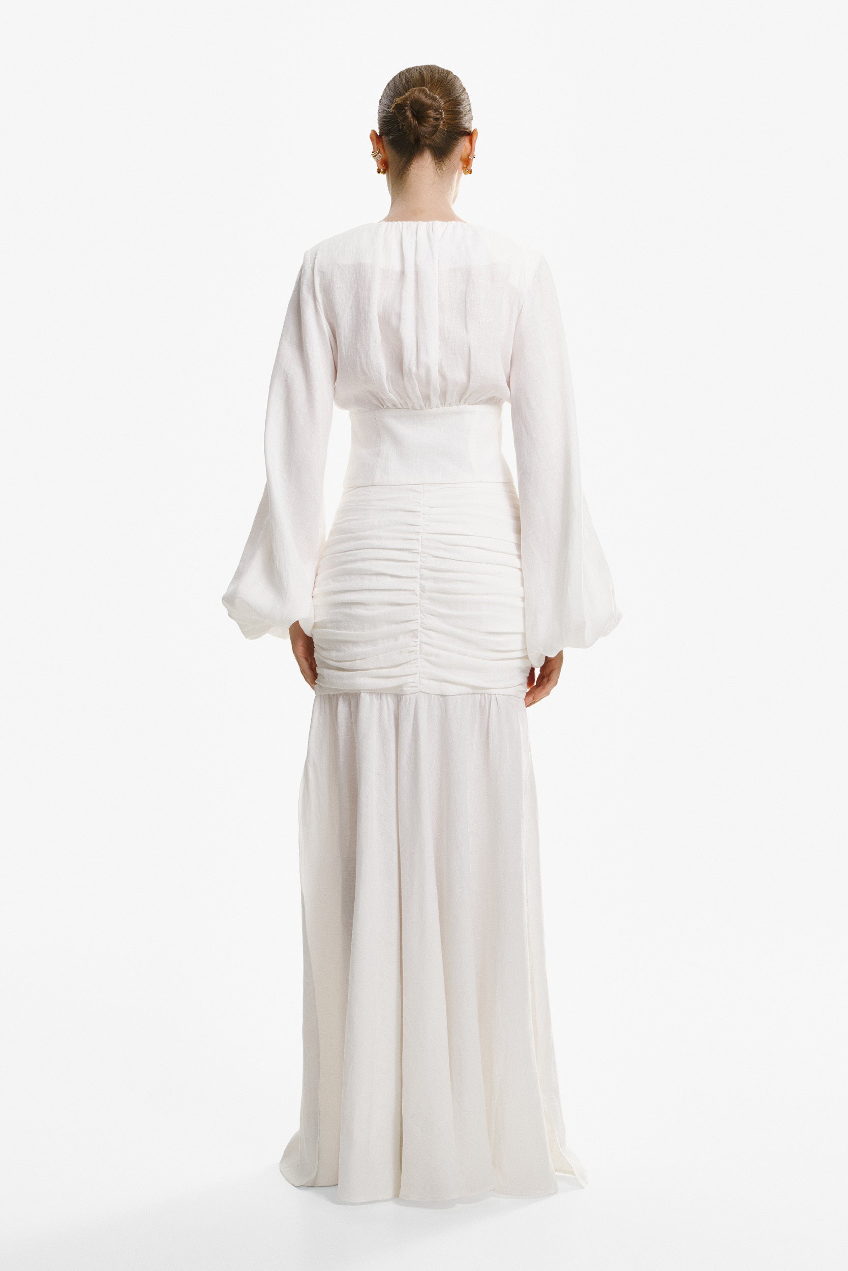 Ample-sleeve linen top in white