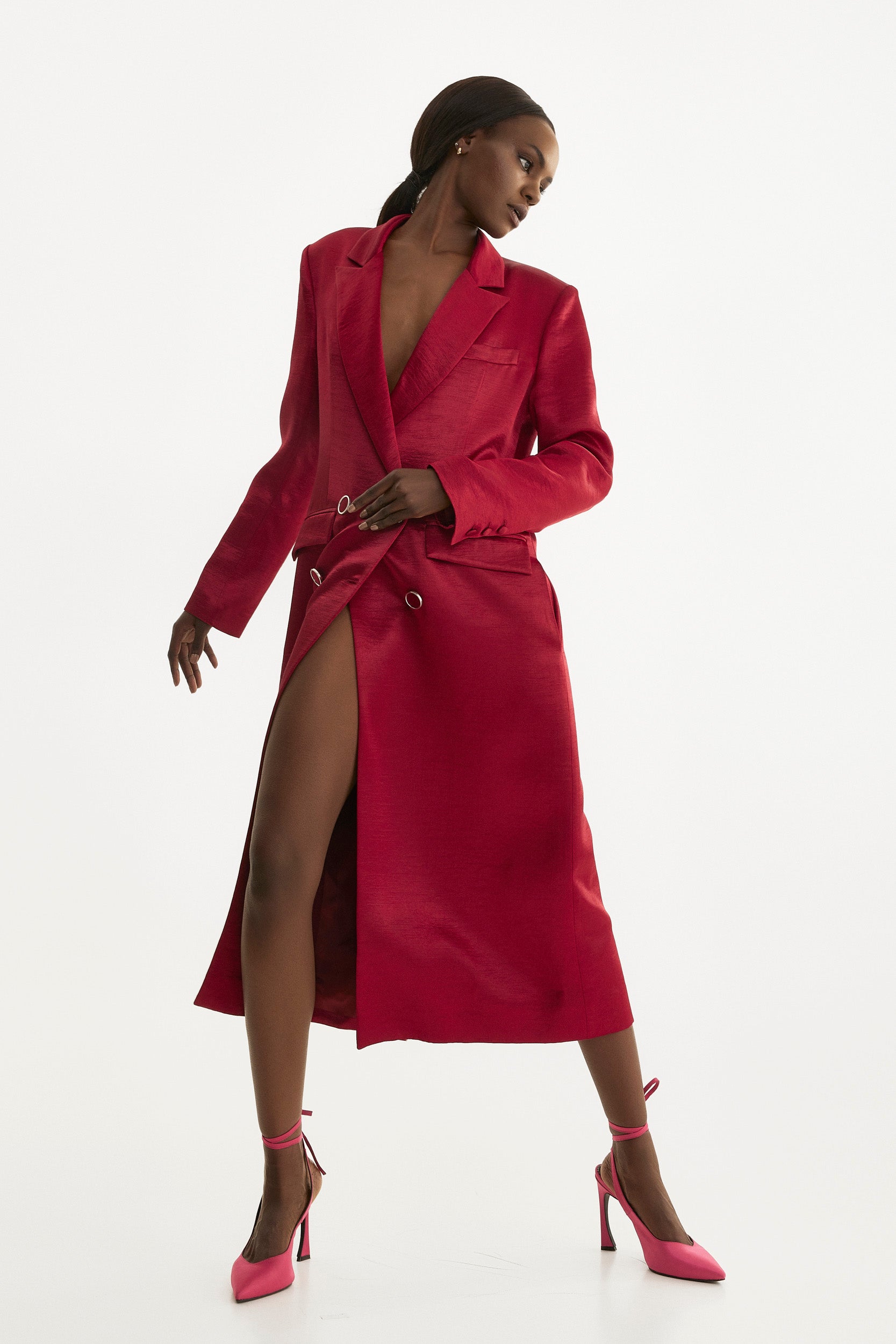 Belted midi trench coat in red satin blend