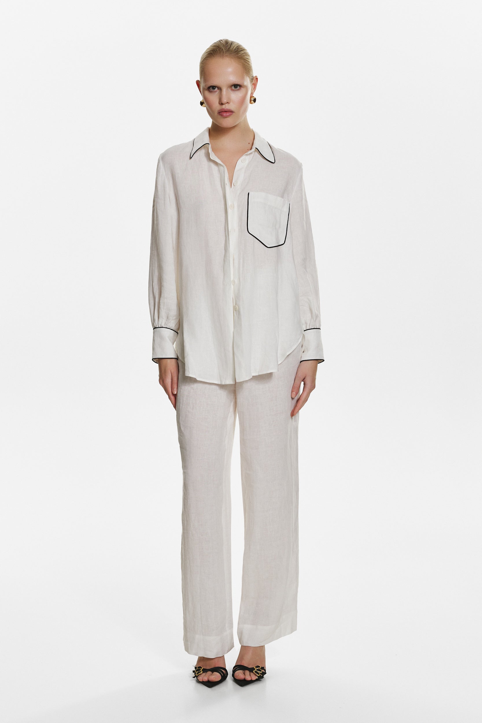 Oversized linen shirt in white