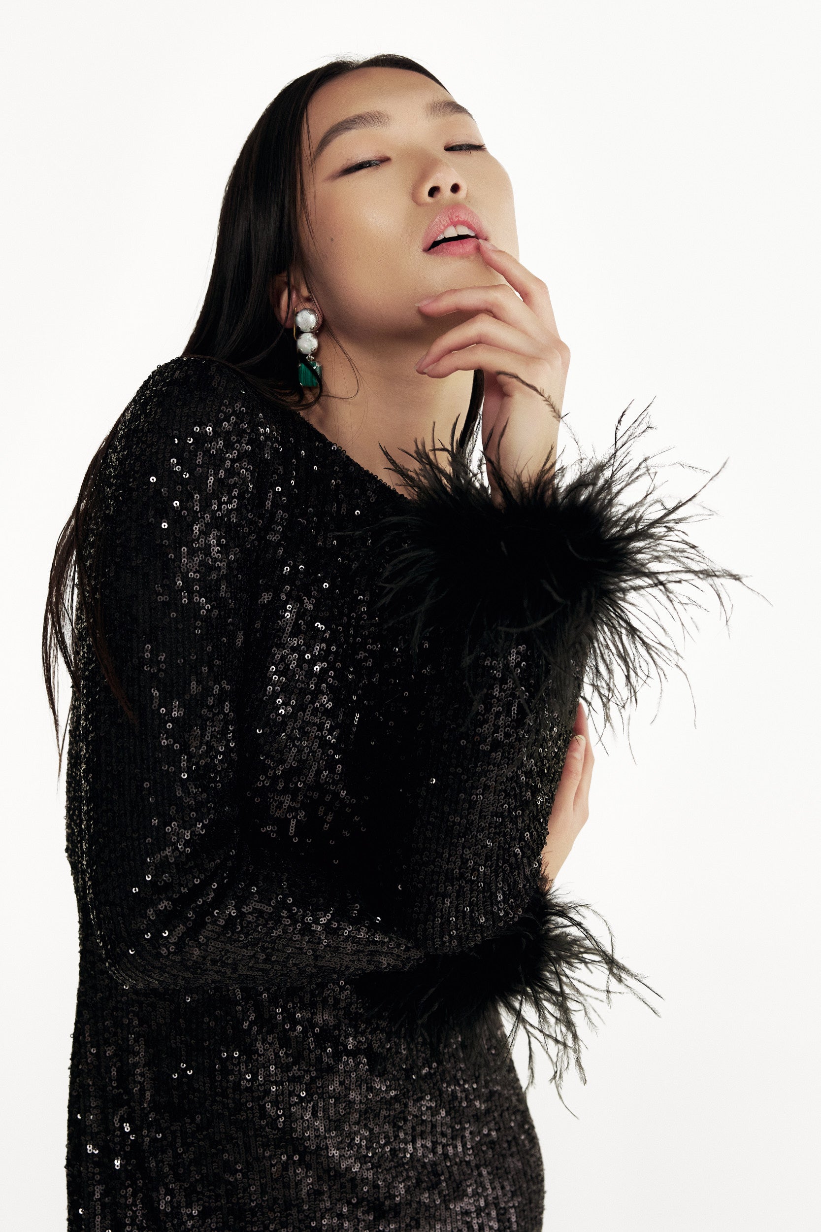Open-back sequins dress with feathers in black